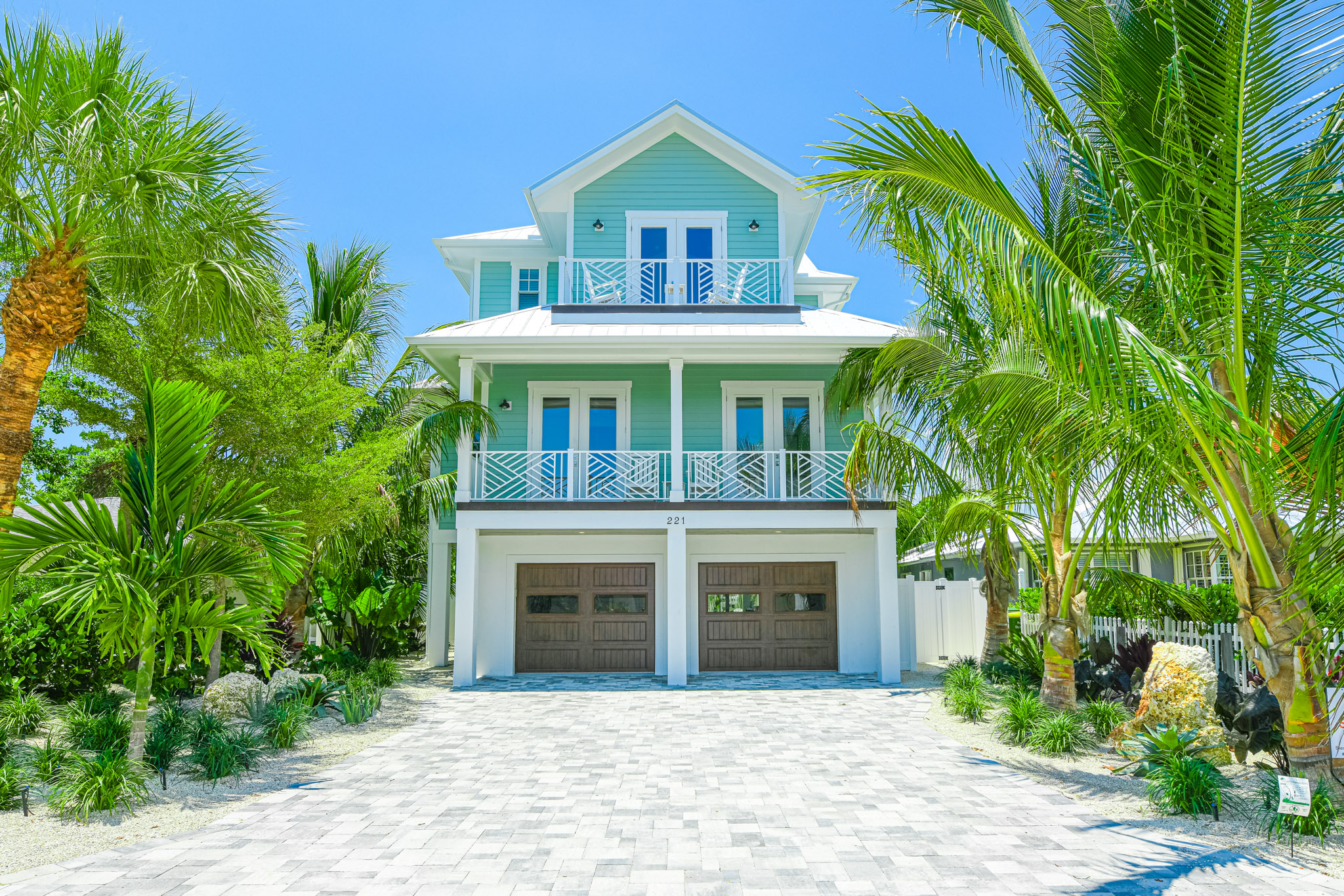 221 Grant Dr
