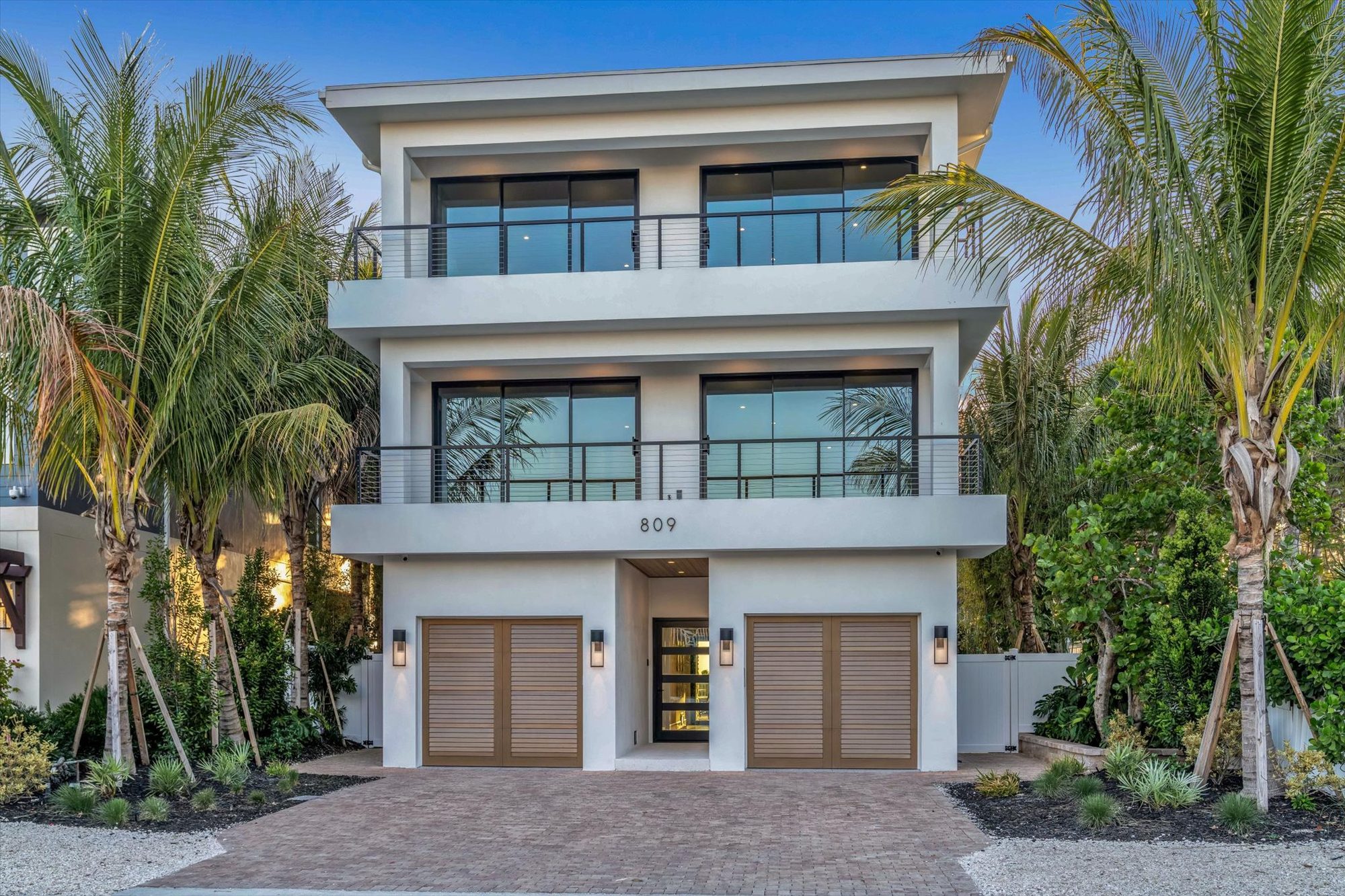 809 N Shore