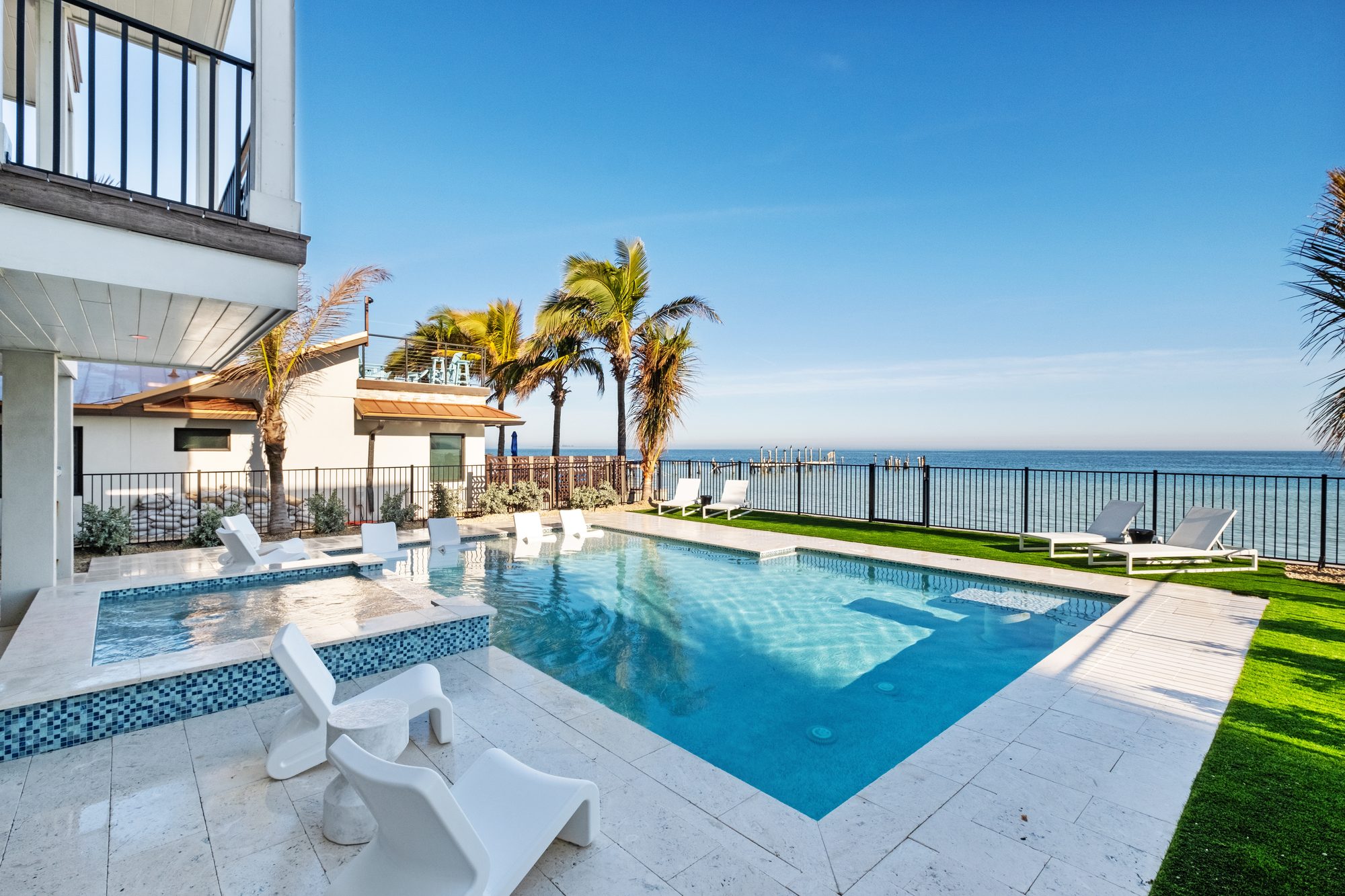 882 N Shore Dr
