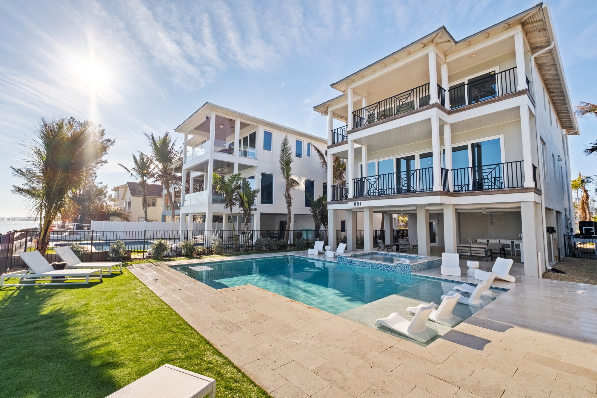 882 N Shore Dr