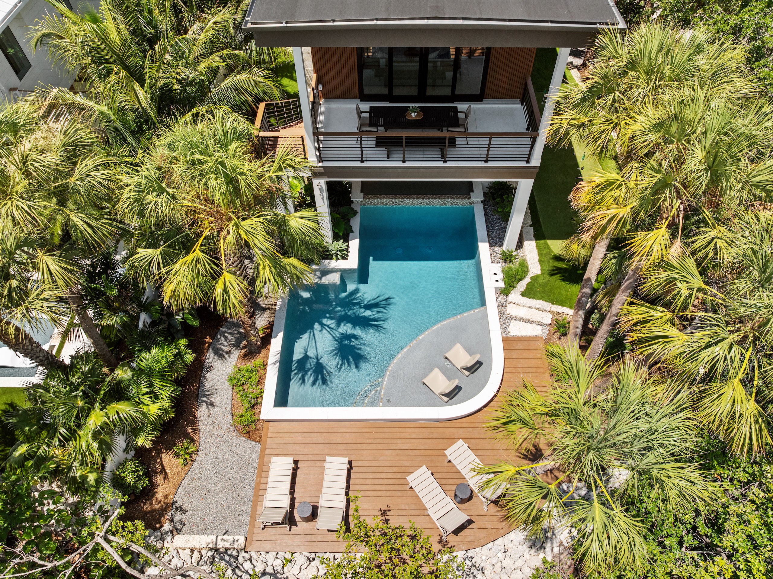411 Palm